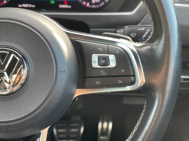 フォルクスワーゲン ティグアン TSI Rライン 道央・札幌 2017(平29)年 5.5万km オリックスホワイトパールエフェクト ・ワンオーナー/・純正ナビ/・CD&DVD&SD&USB&AUX&フルセグTV/・Bluetooth接続/・アラウンドビューカメラ/・フロントモニタリングシステム/・アダプティブクルーズコントロール/・ブラインドスポットモニター/・レーンキープアシスト/・LEDオートライト/・ダイナミックライトアシスト/・ステアリングスイッチ/・ビルトインETC/・パーキングアシスト/・電動パーキング/・MTモード付AT/パドルシフト/・前後ドライブレコーダー/・100V電源/・積込夏タイヤ純正AWセット/・保証書/取扱説明書/・スマートキー/・スペアキー