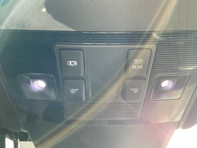 フォルクスワーゲン ティグアン TSI Rライン 道央・札幌 2017(平29)年 5.5万km オリックスホワイトパールエフェクト ・ワンオーナー/・純正ナビ/・CD&DVD&SD&USB&AUX&フルセグTV/・Bluetooth接続/・アラウンドビューカメラ/・フロントモニタリングシステム/・アダプティブクルーズコントロール/・ブラインドスポットモニター/・レーンキープアシスト/・LEDオートライト/・ダイナミックライトアシスト/・ステアリングスイッチ/・ビルトインETC/・パーキングアシスト/・電動パーキング/・MTモード付AT/パドルシフト/・前後ドライブレコーダー/・100V電源/・積込夏タイヤ純正AWセット/・保証書/取扱説明書/・スマートキー/・スペアキー