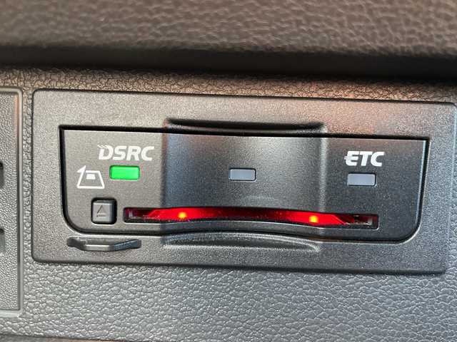 フォルクスワーゲン ティグアン TSI Rライン 道央・札幌 2017(平29)年 5.5万km オリックスホワイトパールエフェクト ・ワンオーナー/・純正ナビ/・CD&DVD&SD&USB&AUX&フルセグTV/・Bluetooth接続/・アラウンドビューカメラ/・フロントモニタリングシステム/・アダプティブクルーズコントロール/・ブラインドスポットモニター/・レーンキープアシスト/・LEDオートライト/・ダイナミックライトアシスト/・ステアリングスイッチ/・ビルトインETC/・パーキングアシスト/・電動パーキング/・MTモード付AT/パドルシフト/・前後ドライブレコーダー/・100V電源/・積込夏タイヤ純正AWセット/・保証書/取扱説明書/・スマートキー/・スペアキー