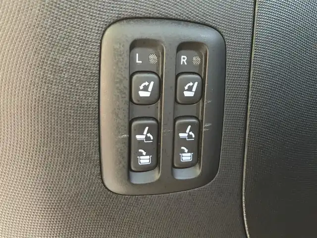 トヨタ エスティマ ハイブリッド アエラス プレミアム G 岩手県 2016(平28)年 11.9万km スパークリングブラックパールクリスタルシャイン ４WD/両側パワースライドドア/リアエアコン/電動格納サードシート/D席パワーシート/プリクラッシュセーフティ/レーンアシスト/クルーズコントロール/バックカメラ/横滑り防止装置/先行車発進告知機能/アイドリングストップ/オートハイビーム/オートライト/パワーバックドア/純正ナビ/純正LEDヘッドライト/シートヒーター/オットマン/ドライブレコーダー/ETC/社外１７インチアルミホイール/AC100V電源