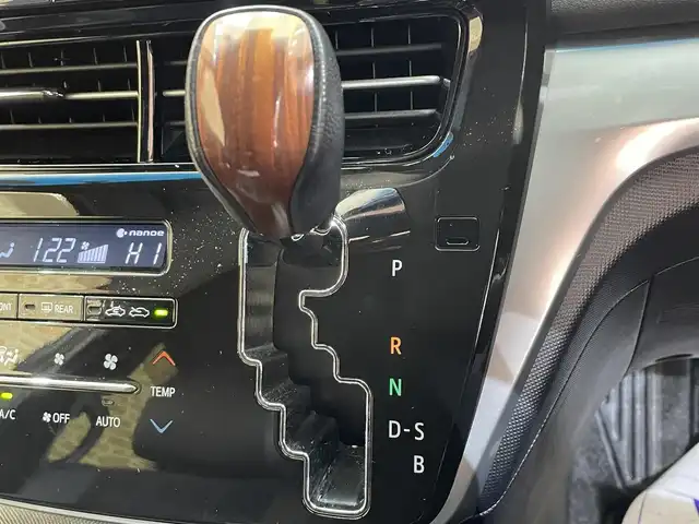 トヨタ エスティマ ハイブリッド アエラス プレミアム G 岩手県 2016(平28)年 11.9万km スパークリングブラックパールクリスタルシャイン ４WD/両側パワースライドドア/リアエアコン/電動格納サードシート/D席パワーシート/プリクラッシュセーフティ/レーンアシスト/クルーズコントロール/バックカメラ/横滑り防止装置/先行車発進告知機能/アイドリングストップ/オートハイビーム/オートライト/パワーバックドア/純正ナビ/純正LEDヘッドライト/シートヒーター/オットマン/ドライブレコーダー/ETC/社外１７インチアルミホイール/AC100V電源