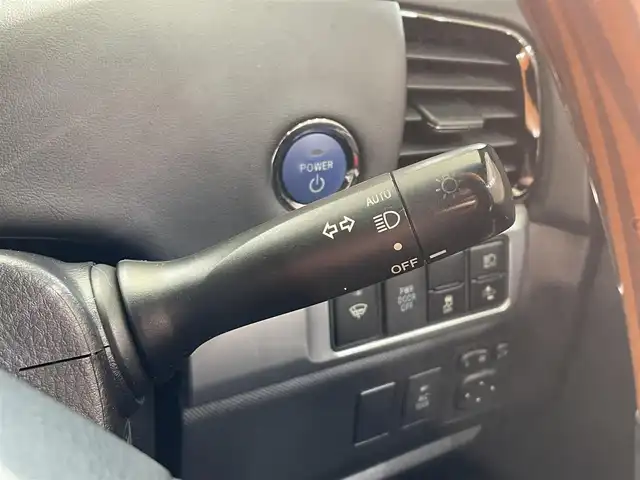 トヨタ エスティマ ハイブリッド アエラス プレミアム G 岩手県 2016(平28)年 11.9万km スパークリングブラックパールクリスタルシャイン ４WD/両側パワースライドドア/リアエアコン/電動格納サードシート/D席パワーシート/プリクラッシュセーフティ/レーンアシスト/クルーズコントロール/バックカメラ/横滑り防止装置/先行車発進告知機能/アイドリングストップ/オートハイビーム/オートライト/パワーバックドア/純正ナビ/純正LEDヘッドライト/シートヒーター/オットマン/ドライブレコーダー/ETC/社外１７インチアルミホイール/AC100V電源