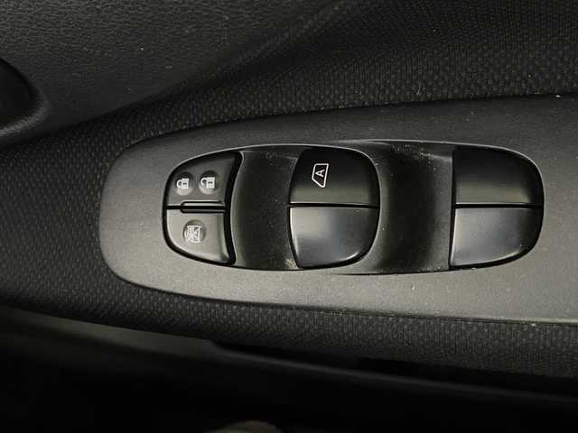 日産 セレナ HWS S HV Vセレ +Sefty 新潟県 2016(平28)年 4.8万km インペリアルアンバーP エマージェンシーブレーキ/フリップダウンモニター/純正ナビ/　CD/DVD/Bluetooth/フルセグTV/アラウンドビューモニター/両側パワースライドドア/クルーズコントロール/オートライト/純正16インチアルミホイール/電格ミラー/ウィンカーミラー/スマートキー/ビルトインETC