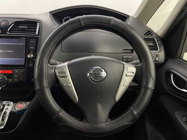 日産 セレナ HWS S HV Vセレ +Sefty 新潟県 2016(平28)年 4.8万km インペリアルアンバーP エマージェンシーブレーキ/フリップダウンモニター/純正ナビ/　CD/DVD/Bluetooth/フルセグTV/アラウンドビューモニター/両側パワースライドドア/クルーズコントロール/オートライト/純正16インチアルミホイール/電格ミラー/ウィンカーミラー/スマートキー/ビルトインETC