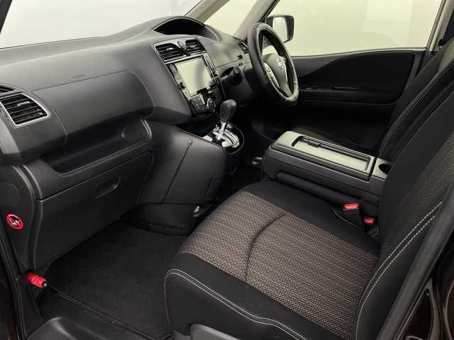 日産 セレナ HWS S HV Vセレ +Sefty 新潟県 2016(平28)年 4.8万km インペリアルアンバーP エマージェンシーブレーキ/フリップダウンモニター/純正ナビ/　CD/DVD/Bluetooth/フルセグTV/アラウンドビューモニター/両側パワースライドドア/クルーズコントロール/オートライト/純正16インチアルミホイール/電格ミラー/ウィンカーミラー/スマートキー/ビルトインETC