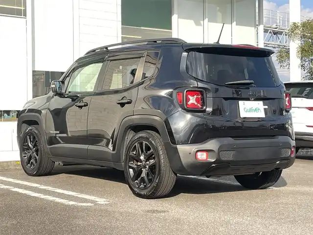 クライスラー・ジープ ジープ レネゲード ブラックエディション 宮崎県 2016(平28)年 8.7万km 黒 純正ディスプレイオーディオ/　AM FM USB　AUX/バックカメラ/ETC車載器/限定専用色のカーボンブラックメタリック/専用ファブリックシート/グロスブラックのアクセント/Beatsオーディオシステム/専用18インチアルミ/クルーズコントロール/ウィンカーミラー/ルーフレール/ブラックインテリア