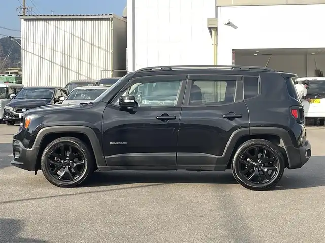 クライスラー・ジープ ジープ レネゲード ブラックエディション 宮崎県 2016(平28)年 8.7万km 黒 純正ディスプレイオーディオ/　AM FM USB　AUX/バックカメラ/ETC車載器/限定専用色のカーボンブラックメタリック/専用ファブリックシート/グロスブラックのアクセント/Beatsオーディオシステム/専用18インチアルミ/クルーズコントロール/ウィンカーミラー/ルーフレール/ブラックインテリア