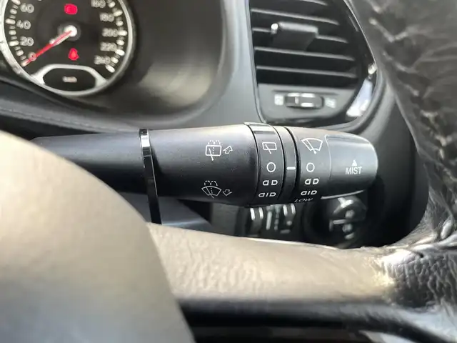 クライスラー・ジープ ジープ レネゲード ブラックエディション 宮崎県 2016(平28)年 8.7万km 黒 純正ディスプレイオーディオ/　AM FM USB　AUX/バックカメラ/ETC車載器/限定専用色のカーボンブラックメタリック/専用ファブリックシート/グロスブラックのアクセント/Beatsオーディオシステム/専用18インチアルミ/クルーズコントロール/ウィンカーミラー/ルーフレール/ブラックインテリア