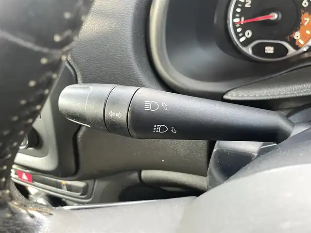 クライスラー・ジープ ジープ レネゲード ブラックエディション 宮崎県 2016(平28)年 8.7万km 黒 純正ディスプレイオーディオ/　AM FM USB　AUX/バックカメラ/ETC車載器/限定専用色のカーボンブラックメタリック/専用ファブリックシート/グロスブラックのアクセント/Beatsオーディオシステム/専用18インチアルミ/クルーズコントロール/ウィンカーミラー/ルーフレール/ブラックインテリア