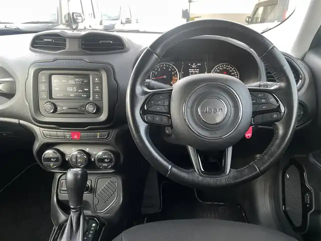 クライスラー・ジープ ジープ レネゲード ブラックエディション 宮崎県 2016(平28)年 8.7万km 黒 純正ディスプレイオーディオ/　AM FM USB　AUX/バックカメラ/ETC車載器/限定専用色のカーボンブラックメタリック/専用ファブリックシート/グロスブラックのアクセント/Beatsオーディオシステム/専用18インチアルミ/クルーズコントロール/ウィンカーミラー/ルーフレール/ブラックインテリア