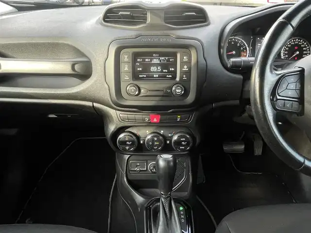 クライスラー・ジープ ジープ レネゲード ブラックエディション 宮崎県 2016(平28)年 8.7万km 黒 純正ディスプレイオーディオ/　AM FM USB　AUX/バックカメラ/ETC車載器/限定専用色のカーボンブラックメタリック/専用ファブリックシート/グロスブラックのアクセント/Beatsオーディオシステム/専用18インチアルミ/クルーズコントロール/ウィンカーミラー/ルーフレール/ブラックインテリア