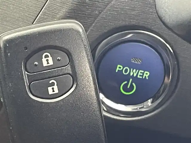 トヨタ プリウス S 群馬県 2013(平25)年 4.6万km レッドマイカメタリック 純正７インチナビ　バックカメラ　ＨＩＤオートライト　純正１５インチアルミホイール　ステアリングリモコン　前後ドライブレコーダー　ＥＴＣ　スマートキー　プッシュスタート　盗難防止装置　ＡＢＳ　禁煙車