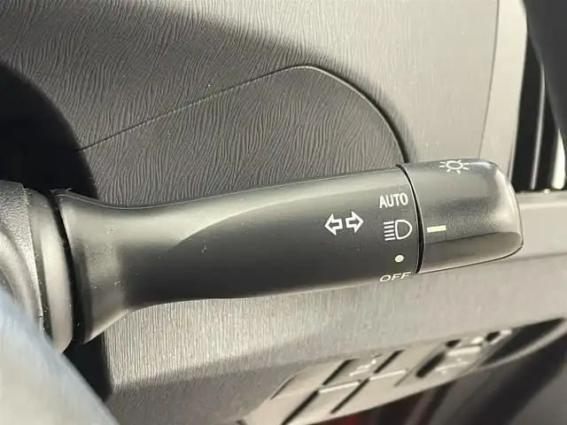 トヨタ プリウス S 群馬県 2013(平25)年 4.6万km レッドマイカメタリック 純正７インチナビ　バックカメラ　ＨＩＤオートライト　純正１５インチアルミホイール　ステアリングリモコン　前後ドライブレコーダー　ＥＴＣ　スマートキー　プッシュスタート　盗難防止装置　ＡＢＳ　禁煙車