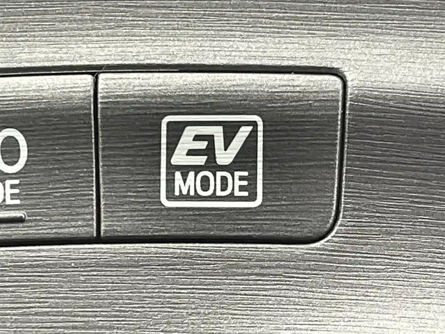 トヨタ プリウス S 群馬県 2013(平25)年 4.6万km レッドマイカメタリック 純正７インチナビ　バックカメラ　ＨＩＤオートライト　純正１５インチアルミホイール　ステアリングリモコン　前後ドライブレコーダー　ＥＴＣ　スマートキー　プッシュスタート　盗難防止装置　ＡＢＳ　禁煙車