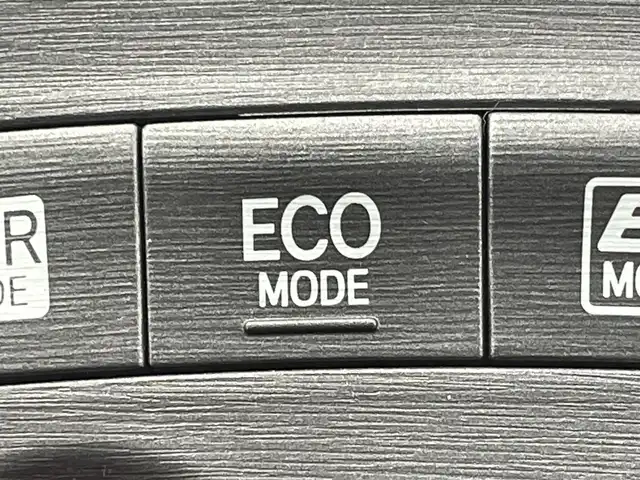 トヨタ プリウス S 群馬県 2013(平25)年 4.6万km レッドマイカメタリック 純正７インチナビ　バックカメラ　ＨＩＤオートライト　純正１５インチアルミホイール　ステアリングリモコン　前後ドライブレコーダー　ＥＴＣ　スマートキー　プッシュスタート　盗難防止装置　ＡＢＳ　禁煙車