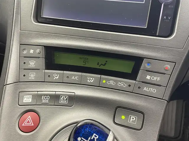 トヨタ プリウス S 群馬県 2013(平25)年 4.6万km レッドマイカメタリック 純正７インチナビ　バックカメラ　ＨＩＤオートライト　純正１５インチアルミホイール　ステアリングリモコン　前後ドライブレコーダー　ＥＴＣ　スマートキー　プッシュスタート　盗難防止装置　ＡＢＳ　禁煙車