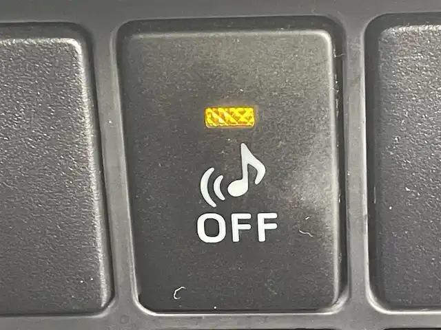 トヨタ プリウス S 群馬県 2013(平25)年 4.6万km レッドマイカメタリック 純正７インチナビ　バックカメラ　ＨＩＤオートライト　純正１５インチアルミホイール　ステアリングリモコン　前後ドライブレコーダー　ＥＴＣ　スマートキー　プッシュスタート　盗難防止装置　ＡＢＳ　禁煙車