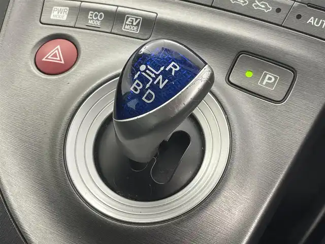 トヨタ プリウス S 群馬県 2013(平25)年 4.6万km レッドマイカメタリック 純正７インチナビ　バックカメラ　ＨＩＤオートライト　純正１５インチアルミホイール　ステアリングリモコン　前後ドライブレコーダー　ＥＴＣ　スマートキー　プッシュスタート　盗難防止装置　ＡＢＳ　禁煙車