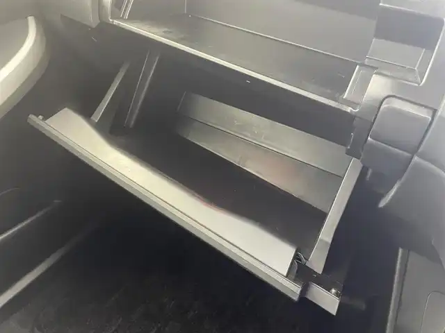 トヨタ プリウス S 群馬県 2013(平25)年 4.6万km レッドマイカメタリック 純正７インチナビ　バックカメラ　ＨＩＤオートライト　純正１５インチアルミホイール　ステアリングリモコン　前後ドライブレコーダー　ＥＴＣ　スマートキー　プッシュスタート　盗難防止装置　ＡＢＳ　禁煙車