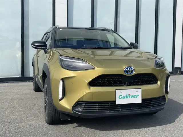トヨタ ヤリスクロス ハイブリッド Z 大阪府 2020(令2)年 3.3万km ブラックマイカ/ブラスゴールドメタリック 2トーン 純正８インチナビ/   Bluetooth/USB/100V電源/全方位モニター/衝突軽減ブレーキ/横滑り防止装置/駐車支援システム/コーナーセンサー/ＢＳＭ/前席シートヒーター/レーダークルーズコントロール/レーンキープアシスト/アイドリングストップ/電動リアゲート/運転席パワーシート/ドライブレコーダー/オートマチックハイビーム/純正18インチアルミホイール/純正フロアマット/プッシュスタート/スマートキー/ＥＴＣ