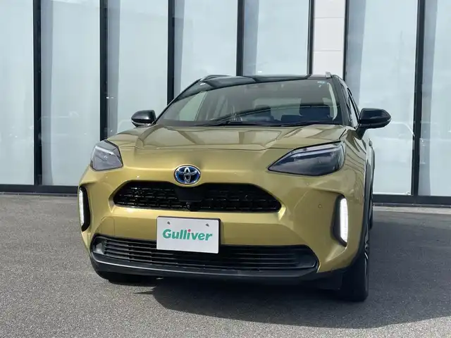 トヨタ ヤリスクロス ハイブリッド Z 大阪府 2020(令2)年 3.3万km ブラックマイカ/ブラスゴールドメタリック 2トーン 純正８インチナビ/   Bluetooth/USB/100V電源/全方位モニター/衝突軽減ブレーキ/横滑り防止装置/駐車支援システム/コーナーセンサー/ＢＳＭ/前席シートヒーター/レーダークルーズコントロール/レーンキープアシスト/アイドリングストップ/電動リアゲート/運転席パワーシート/ドライブレコーダー/オートマチックハイビーム/純正18インチアルミホイール/純正フロアマット/プッシュスタート/スマートキー/ＥＴＣ