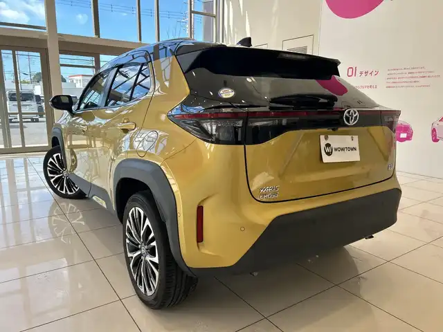 トヨタ ヤリスクロス ハイブリッド Z 埼玉県 2020(令2)年 3.3万km ブラックマイカ/ブラスゴールドメタリック 2トーン セーフティセンス/純正8インチナビ/　　Bluetooth/USB/100V電源/全方位モニター/駐車支援システム/コーナーセンサー/前席シートヒーター/レーダークルーズコントロール/レーンキープアシスト/アイドリングストップ/電動リアゲート/運転席パワーシート/オートマチックハイビーム/純正18インチアルミホイール/プッシュスタート/スマートキー/ETC/禁煙車