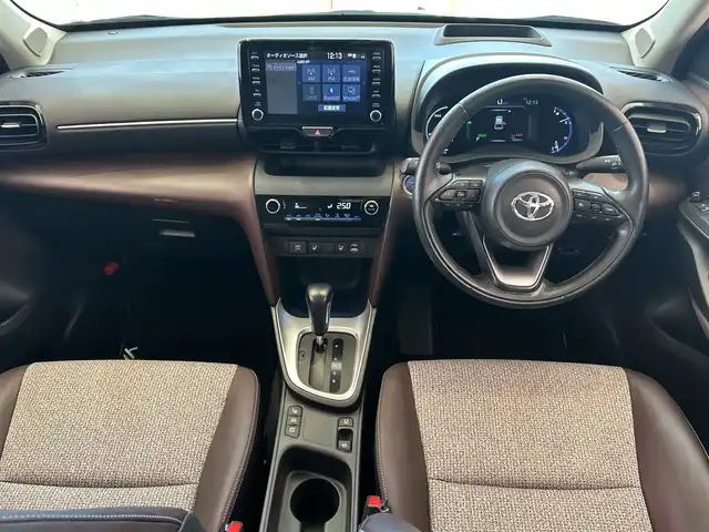 トヨタ ヤリスクロス ハイブリッド Z 埼玉県 2020(令2)年 3.3万km ブラックマイカ/ブラスゴールドメタリック 2トーン セーフティセンス/純正8インチナビ/　　Bluetooth/USB/100V電源/全方位モニター/駐車支援システム/コーナーセンサー/前席シートヒーター/レーダークルーズコントロール/レーンキープアシスト/アイドリングストップ/電動リアゲート/運転席パワーシート/オートマチックハイビーム/純正18インチアルミホイール/プッシュスタート/スマートキー/ETC/禁煙車