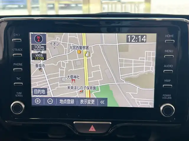 トヨタ ヤリスクロス ハイブリッド Z 埼玉県 2020(令2)年 3.3万km ブラックマイカ/ブラスゴールドメタリック 2トーン セーフティセンス/純正8インチナビ/　　Bluetooth/USB/100V電源/全方位モニター/駐車支援システム/コーナーセンサー/前席シートヒーター/レーダークルーズコントロール/レーンキープアシスト/アイドリングストップ/電動リアゲート/運転席パワーシート/オートマチックハイビーム/純正18インチアルミホイール/プッシュスタート/スマートキー/ETC/禁煙車