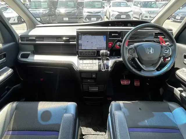 ホンダ ステップワゴン スパーダクールスピリット HセンシングBスタイル 静岡県 2019(令1)年 2.6万km プラチナホワイトパール ナビ装着用スペシャルパッケージ＋ETC車載器　ナビ連動/マルチビューカメラシステム/Honda SENSING/1列目シート用i-サイドエアバッグシステム＋サイドカーテンエアバッグシステム(1-3列目シート対応)/リア両側パワースライドドア/トリプルゾーンコントロール・フルオートエアコンディショナー/LEDヘッドライト(オートレベリング/オートライトコントロール機構付)/運転席＆助手席シートヒーター/Hondaスマートキーシステム/スポーツペダル/BLACK STYLE専用17インチアルミホイール/BLACK STYLE専用エクステリア/インテリアBLACK内装/純正10インチメモリナビ・フルセグＴＶ/ＣＤ・ＤＶＤ・Bluetooth再生/パドルシフト/スタッドレス社外アルミホイール車載/マフラーカッター