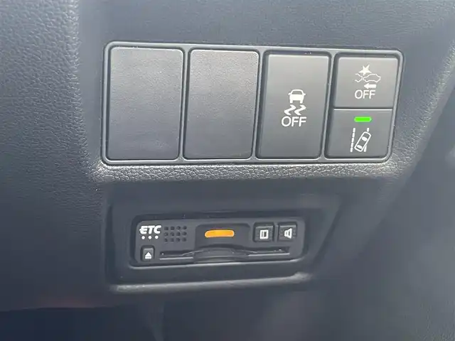 ホンダ ステップワゴン スパーダクールスピリット HセンシングBスタイル 静岡県 2019(令1)年 2.6万km プラチナホワイトパール ナビ装着用スペシャルパッケージ＋ETC車載器　ナビ連動/マルチビューカメラシステム/Honda SENSING/1列目シート用i-サイドエアバッグシステム＋サイドカーテンエアバッグシステム(1-3列目シート対応)/リア両側パワースライドドア/トリプルゾーンコントロール・フルオートエアコンディショナー/LEDヘッドライト(オートレベリング/オートライトコントロール機構付)/運転席＆助手席シートヒーター/Hondaスマートキーシステム/スポーツペダル/BLACK STYLE専用17インチアルミホイール/BLACK STYLE専用エクステリア/インテリアBLACK内装/純正10インチメモリナビ・フルセグＴＶ/ＣＤ・ＤＶＤ・Bluetooth再生/パドルシフト/スタッドレス社外アルミホイール車載/マフラーカッター