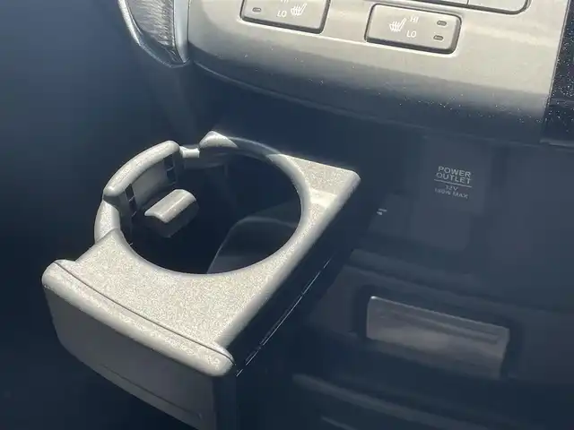 ホンダ ステップワゴン スパーダクールスピリット HセンシングBスタイル 静岡県 2019(令1)年 2.6万km プラチナホワイトパール ナビ装着用スペシャルパッケージ＋ETC車載器　ナビ連動/マルチビューカメラシステム/Honda SENSING/1列目シート用i-サイドエアバッグシステム＋サイドカーテンエアバッグシステム(1-3列目シート対応)/リア両側パワースライドドア/トリプルゾーンコントロール・フルオートエアコンディショナー/LEDヘッドライト(オートレベリング/オートライトコントロール機構付)/運転席＆助手席シートヒーター/Hondaスマートキーシステム/スポーツペダル/BLACK STYLE専用17インチアルミホイール/BLACK STYLE専用エクステリア/インテリアBLACK内装/純正10インチメモリナビ・フルセグＴＶ/ＣＤ・ＤＶＤ・Bluetooth再生/パドルシフト/スタッドレス社外アルミホイール車載/マフラーカッター