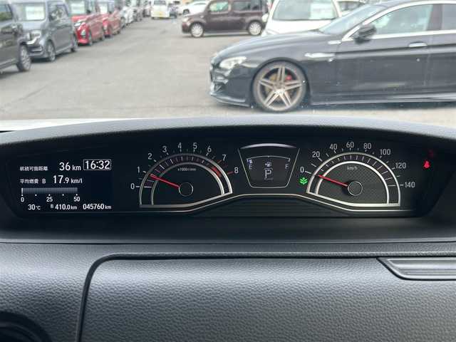 ホンダ Ｎ ＢＯＸ カスタム G EX ターボ ホンダセンシング 静岡県 2017(平29)年 4.6万km プレミアムホワイトパールⅡ ターボ車/純正８インチプレミアムインターナビ/（AM/FM/CD/DVD/BT)/フルセグTV/バックカメラ /両側パワースライドドア /レーダークルーズコントロール/ビルトインETC/ハーフレザーシート/ホンダセンシング /衝突被害軽減システム/レーンキープアシスト/横滑り防止装置/スマートキー/プッシュスタート/パドルシフト/電格ミラー/無限グリル/LEDヘッドライト/スペアキー×１/アイドリングストップ/ドアバイザー /純正１５インチアルミホイール/保証書
