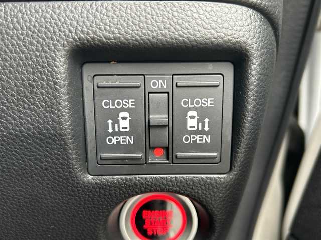 ホンダ Ｎ ＢＯＸ カスタム G EX ターボ ホンダセンシング 静岡県 2017(平29)年 4.6万km プレミアムホワイトパールⅡ ターボ車/純正８インチプレミアムインターナビ/（AM/FM/CD/DVD/BT)/フルセグTV/バックカメラ /両側パワースライドドア /レーダークルーズコントロール/ビルトインETC/ハーフレザーシート/ホンダセンシング /衝突被害軽減システム/レーンキープアシスト/横滑り防止装置/スマートキー/プッシュスタート/パドルシフト/電格ミラー/無限グリル/LEDヘッドライト/スペアキー×１/アイドリングストップ/ドアバイザー /純正１５インチアルミホイール/保証書