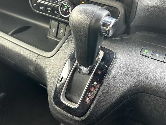 ホンダ Ｎ ＢＯＸ カスタム G EX ターボ ホンダセンシング 静岡県 2017(平29)年 4.6万km プレミアムホワイトパールⅡ ターボ車/純正８インチプレミアムインターナビ/（AM/FM/CD/DVD/BT)/フルセグTV/バックカメラ /両側パワースライドドア /レーダークルーズコントロール/ビルトインETC/ハーフレザーシート/ホンダセンシング /衝突被害軽減システム/レーンキープアシスト/横滑り防止装置/スマートキー/プッシュスタート/パドルシフト/電格ミラー/無限グリル/LEDヘッドライト/スペアキー×１/アイドリングストップ/ドアバイザー /純正１５インチアルミホイール/保証書