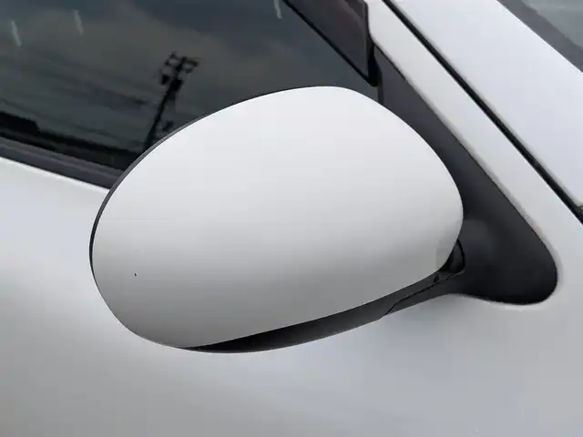 日産 ジューク 15RX タイプV 福井県 2012(平24)年 12.1万km ブリリアントホワイトパール キセノンヘッドライト/Fフォグ/ETC/バックカメラ/パナソニック7インチHDDナビ（CD/DVD/BT/iPod）/フルセグテレビ/盗難防止装置/ダブルエアバッグ/純正フロアマット/保証書・取説/スマートキー/純正ホイルキャップ