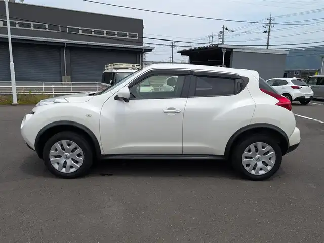 日産 ジューク 15RX タイプV 福井県 2012(平24)年 12.1万km ブリリアントホワイトパール キセノンヘッドライト/Fフォグ/ETC/バックカメラ/パナソニック7インチHDDナビ（CD/DVD/BT/iPod）/フルセグテレビ/盗難防止装置/ダブルエアバッグ/純正フロアマット/保証書・取説/スマートキー/純正ホイルキャップ