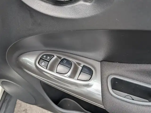 日産 ジューク 15RX タイプV 福井県 2012(平24)年 12.1万km ブリリアントホワイトパール キセノンヘッドライト/Fフォグ/ETC/バックカメラ/パナソニック7インチHDDナビ（CD/DVD/BT/iPod）/フルセグテレビ/盗難防止装置/ダブルエアバッグ/純正フロアマット/保証書・取説/スマートキー/純正ホイルキャップ