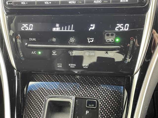 トヨタ ハリアー エレガンス 熊本県 2017(平29)年 6.9万km ホワイトパールクリスタルシャイン 禁煙車　/純正ナビ（ＣＤ・ＤＶＤ・フルセグ・ＢＴ・ＳＤ）/バックカメラ　/ビルトインＥＴＣ　/社外前後ドライブレコーダー　/前後クリアランスソナー　/運転席パワーシート　/トヨタセーフティーセンス/・プリクラッシュセーフティ/・レーンディパーチャーアラート/・レーダークルーズコントロール/・オートマチックハイビーム/横滑り防止/アイドリングストップ/オートブレーキホールド/ハーフレザーシート/純正フロアマット/純正１８インチAW/オートライト/EDヘッドライト/フォグライト/スマートキー/プッシュスタート/スペアキー1本/保証書/取扱説明書