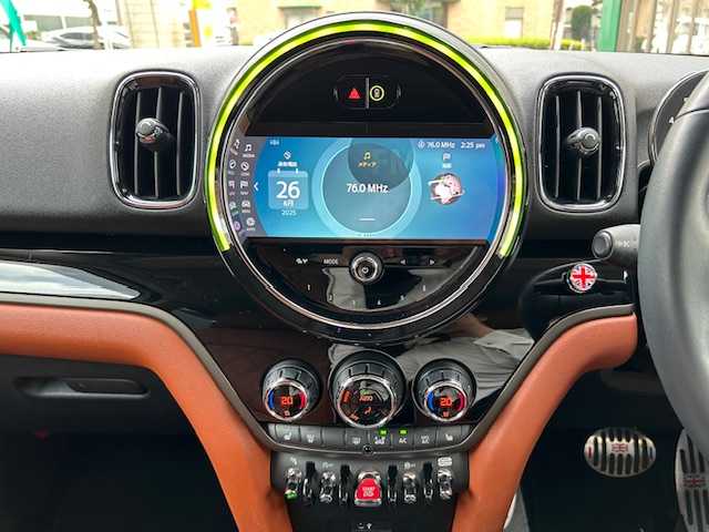 ＭＩＮＩ ＢＭＷ ミニ クロスオーバー クーパー D 東京都 2023(令5)年 2.8万km パールⅡ 登録時走行27885km/ワンオーナー/プレミアムプラスライン/パーキングアシスト/パークディスタンスコントロール（前後）/ツートンルーフ/モルトブラウンダイヤモンドステッチ入革シート/前席シートヒーター/純正HDDナビ/社外フルセグTV/バックカメラ/パワーバックドア/おくだけ充電/ルームミラー内蔵ETC/前後ドライブレコーダー/LEDライト/スマートキー/ルーフレール/USB端子/保証書・取説/スペアキー