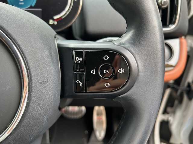 ＭＩＮＩ ＢＭＷ ミニ クロスオーバー クーパー D 東京都 2023(令5)年 2.8万km パールⅡ 登録時走行27885km/ワンオーナー/プレミアムプラスライン/パーキングアシスト/パークディスタンスコントロール（前後）/ツートンルーフ/モルトブラウンダイヤモンドステッチ入革シート/前席シートヒーター/純正HDDナビ/社外フルセグTV/バックカメラ/パワーバックドア/おくだけ充電/ルームミラー内蔵ETC/前後ドライブレコーダー/LEDライト/スマートキー/ルーフレール/USB端子/保証書・取説/スペアキー