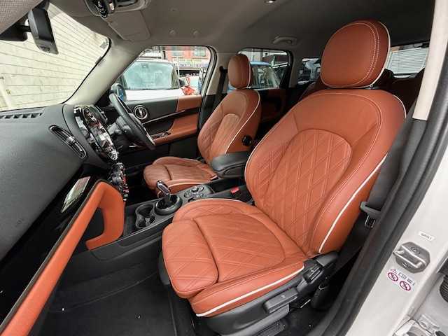 ＭＩＮＩ ＢＭＷ ミニ クロスオーバー クーパー D 東京都 2023(令5)年 2.8万km パールⅡ 登録時走行27885km/ワンオーナー/プレミアムプラスライン/パーキングアシスト/パークディスタンスコントロール（前後）/ツートンルーフ/モルトブラウンダイヤモンドステッチ入革シート/前席シートヒーター/純正HDDナビ/社外フルセグTV/バックカメラ/パワーバックドア/おくだけ充電/ルームミラー内蔵ETC/前後ドライブレコーダー/LEDライト/スマートキー/ルーフレール/USB端子/保証書・取説/スペアキー
