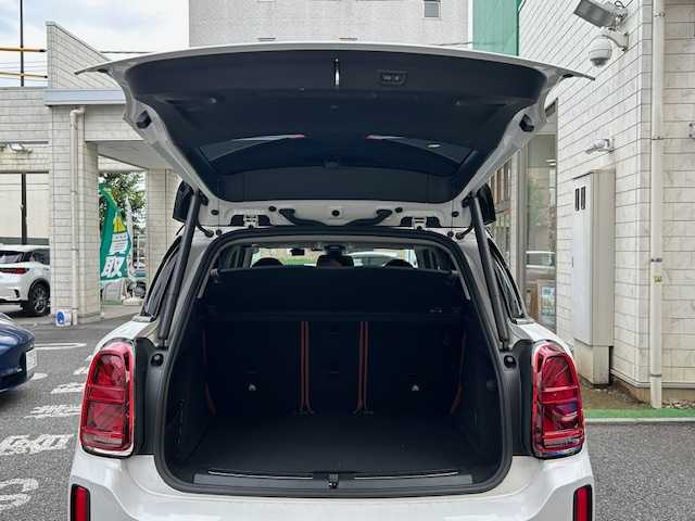 ＭＩＮＩ ＢＭＷ ミニ クロスオーバー クーパー D 東京都 2023(令5)年 2.8万km パールⅡ 登録時走行27885km/ワンオーナー/プレミアムプラスライン/パーキングアシスト/パークディスタンスコントロール（前後）/ツートンルーフ/モルトブラウンダイヤモンドステッチ入革シート/前席シートヒーター/純正HDDナビ/社外フルセグTV/バックカメラ/パワーバックドア/おくだけ充電/ルームミラー内蔵ETC/前後ドライブレコーダー/LEDライト/スマートキー/ルーフレール/USB端子/保証書・取説/スペアキー