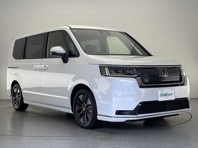 ホンダ ステップワゴン スパーダ eHEV 宮崎県 2025(令7)年 0.1千km プラチナホワイトパール 登録済み未使用車/ホンダセンシング/純正11.4型ディスプレイオーディオナビTV/（LXM-247VFLi/CD/DVD/Bluetooth/フルセグTV)/純正バックカメラ/純正16インチアルミ/両側電動スライドドア/アダプティブクルーズコントロール/レーンディパーチャーアラート/ブラインドスポットモニター/クリアランスソナー/電子パーキング/オートホールド/パワーバックドア/パドルシフト/デュアルオートエアコン/ハーフレザーシート/前席シートヒーター/スマートキー/プッシュエンジンスタート/スペアキー/新車時保証書/取扱い説明書