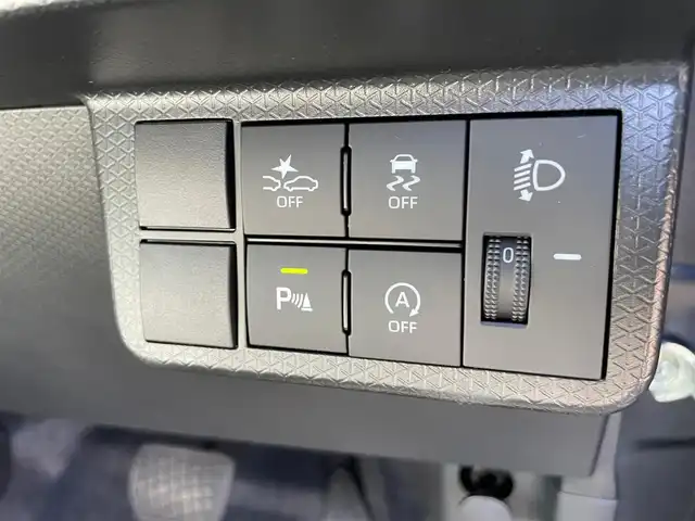 ダイハツ タント ファンクロス 石川県 2023(令5)年 0.2万km クロムグレーメタリック 社外メモリーナビ/フルセグTV/パノラマモニター/LEDヘッドライト/両側パワースライドドア/レーダーブレーキ/オートライト/純正アルミホイール/スマートキー/プッシュスタート/電動ミラー/シートヒーター/保証書