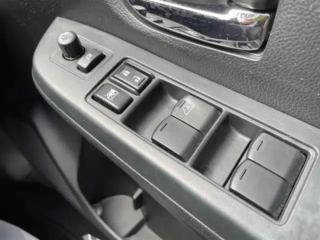 スバル インプレッサ スポーツ 2．0i アイサイト 石川県 2014(平26)年 8.5万km パール 4WD/ワンオーナー/社外メモリーナビ/社外CD/DVD/フルセグTV/HIDヘッドライト/ETC/スマートキー/プッシュスタート/電動ミラー/アイサイト/レーダークルーズ/純正アルミホイール/保証書