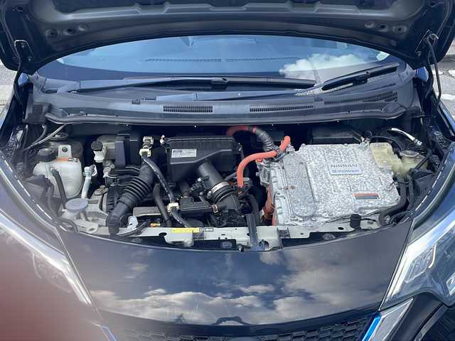 日産 ノート e－パワー X 沖縄県 2017(平29)年 5.4万km スーパーブラック 社外9インチナビ・TV・Bluetooth・CD・DVD/ETC/衝突軽減システム/オートライト/レーンキープアシスト/スマートキー/電動格納ミラー