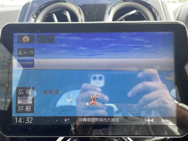 日産 ノート e－パワー X 沖縄県 2017(平29)年 5.4万km スーパーブラック 社外9インチナビ・TV・Bluetooth・CD・DVD/ETC/衝突軽減システム/オートライト/レーンキープアシスト/スマートキー/電動格納ミラー