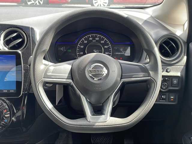 日産 ノート e－パワー X 沖縄県 2017(平29)年 5.4万km スーパーブラック 社外9インチナビ・TV・Bluetooth・CD・DVD/ETC/衝突軽減システム/オートライト/レーンキープアシスト/スマートキー/電動格納ミラー