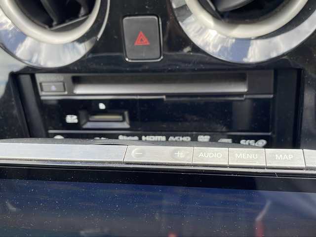 日産 ノート e－パワー X 沖縄県 2017(平29)年 5.4万km スーパーブラック 社外9インチナビ・TV・Bluetooth・CD・DVD/ETC/衝突軽減システム/オートライト/レーンキープアシスト/スマートキー/電動格納ミラー