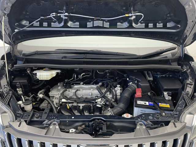 トヨタ エスクァイア Gi 沖縄県 2017(平29)年 5.8万km ブラッキッシュアゲハガラスフレーク 純正９インチナビ(NSZT-Y66T)/（フルセグＴＶ　DVD　Ｂｌｕｅｔｏｏｔｈ）/純正12.1インチフリップダウンモニター/バックカメラ/ＥＴＣ/前後ドライブレコーダー/両側パワースライドドア/レザーシート/シートヒーター/トヨタセーフティセンス/・衝突被害軽減ブレーキ (プリクラッシュセーフティ)																									/・ハンドル操作サポート (レーントレーシングアシスト)																																																		/・車線はみ出しアラート (レーンディパーチャーアラート)																									/・自動ハイビーム (オートマチックハイビーム)	/クルーズコントロール																								/ステアリングスイッチ/ウッドコンビ革巻きステアリング/純正フロアマット/純正15インチアルミホイール/アイドリングストップ/保証書